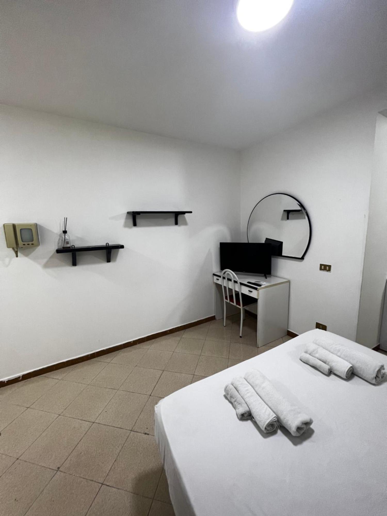 1 Room Apartment Near By Central Train Station 팔레르모 외부 사진